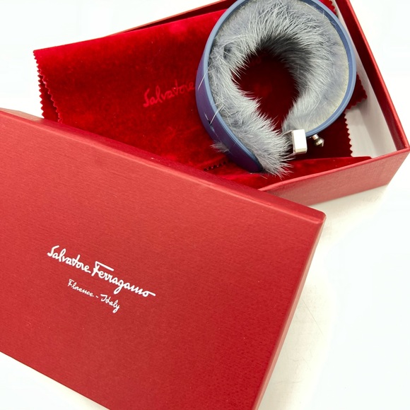 Salvatore Ferragamo Alto Fur & Leather Dyed Blue Bracelet Reversible New in Box - Picture 5 of 17